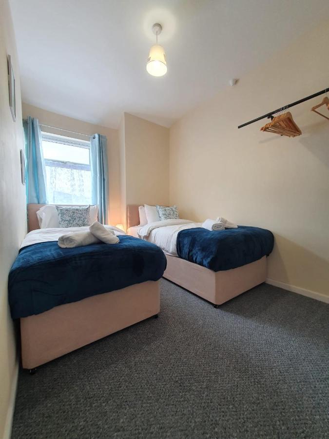 2 Bed House, Contractors & Holiday Guests Welcomed Dowlais Exterior photo